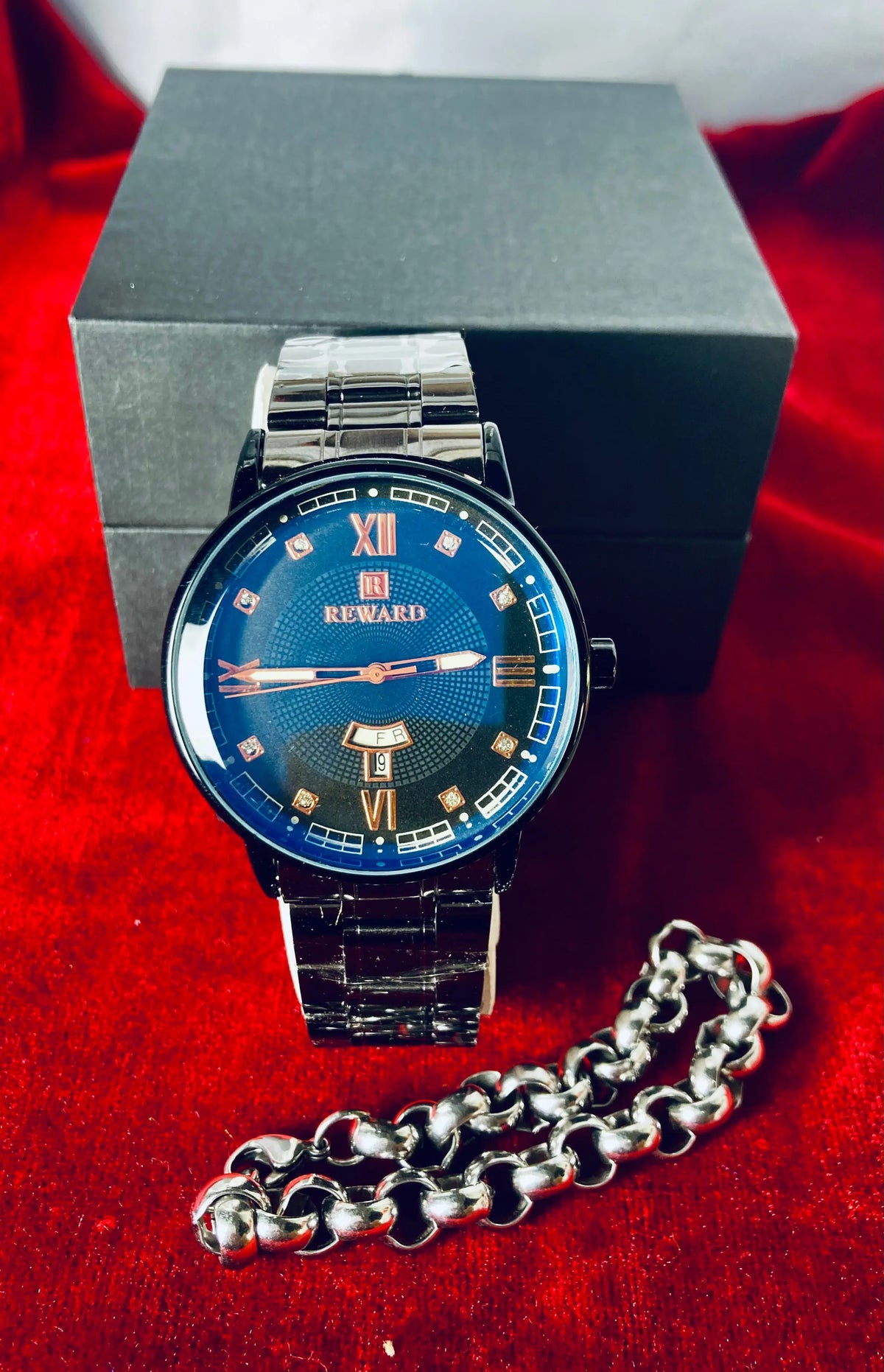 Rewad Black Chain Watch – Date Adjustment with Front Blue Glimmering Dial Akun Treasures